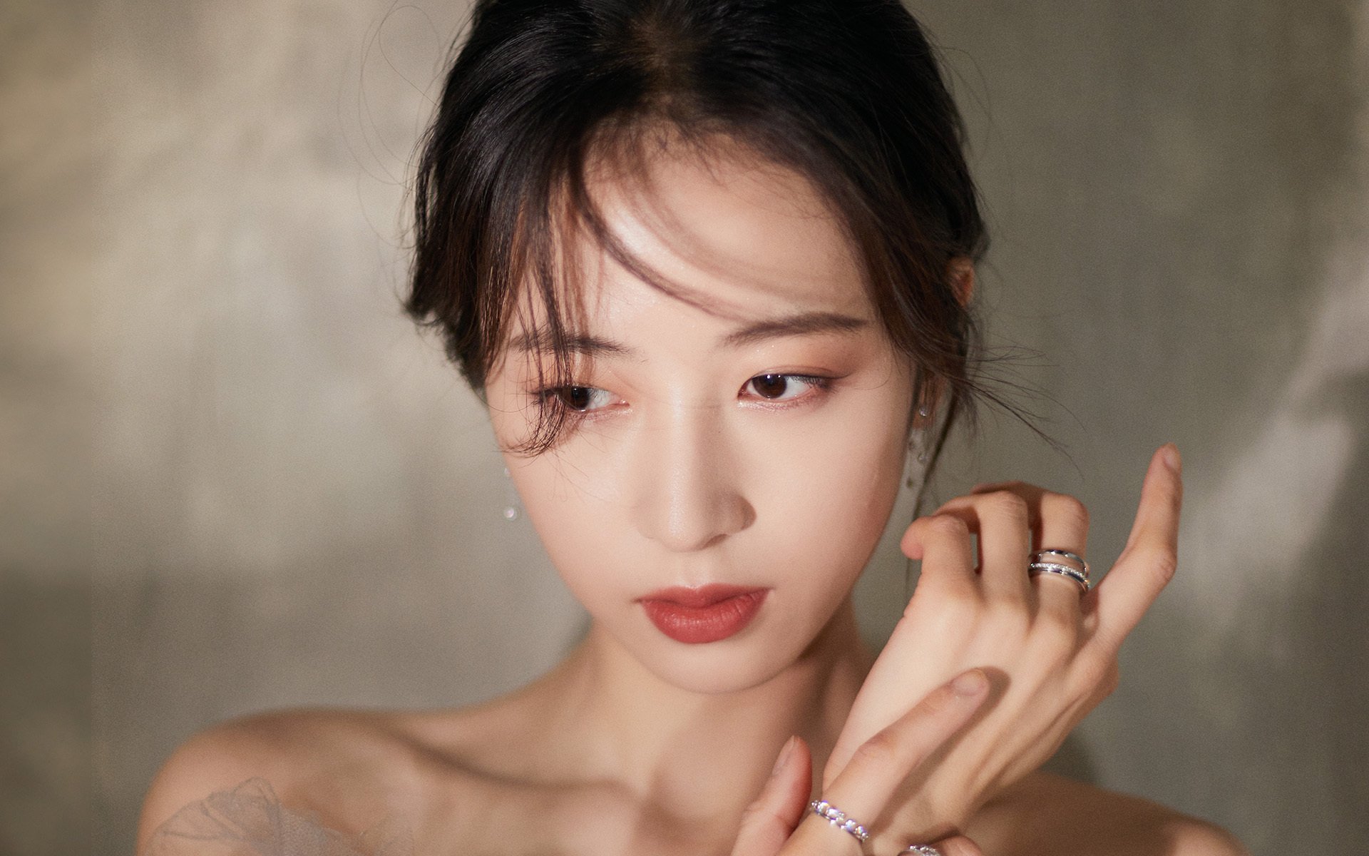 中国足球比赛阵容实力加强，球员风采迷人，中国足球阵容图