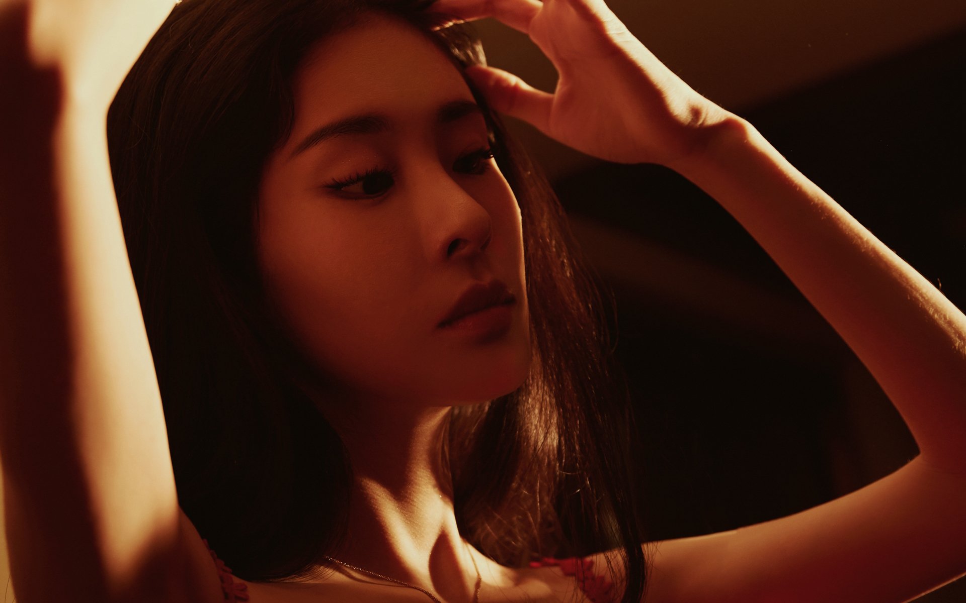 “简阳文体中心:篮球赛场激烈对决,选手激情四射”